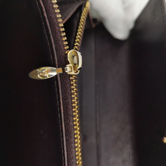 Louis Vuitton Vernis Wallet - Picture 9 of 16